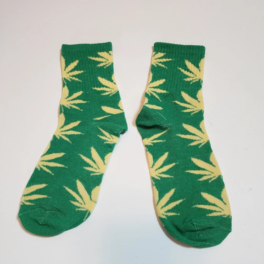 Women's novelty pot leaf crew socks set of four marijuana socks drug socks NWT